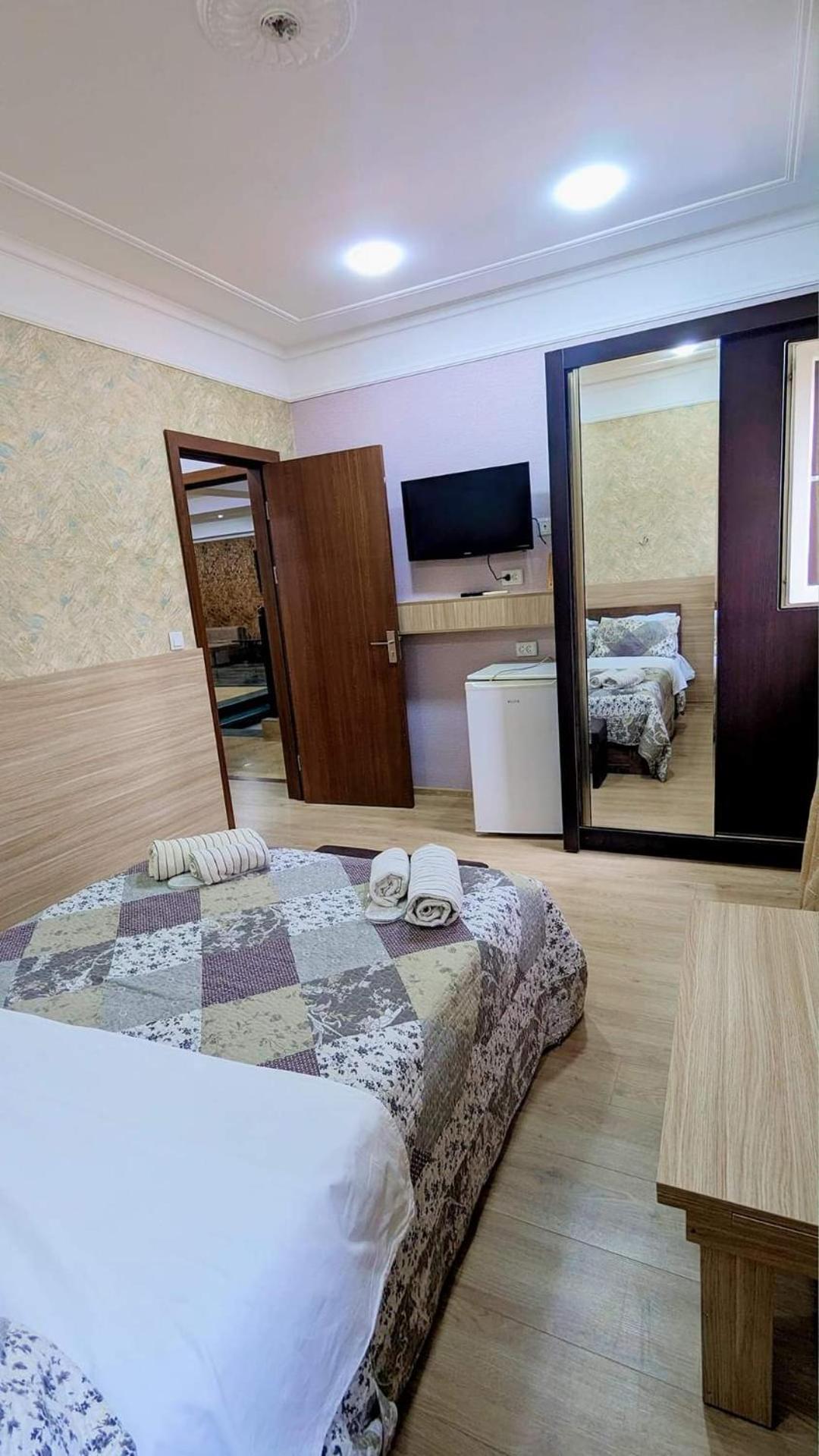 Dkd-Bridge Hotel Tbilisi Pokoj fotografie